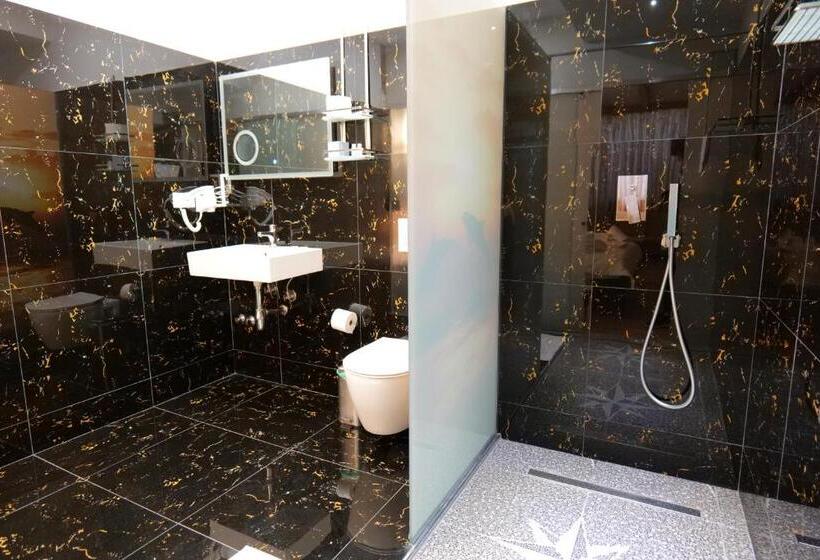 غرفة ديلوكس مزودة بشرفة, Oceanic Overview Suites