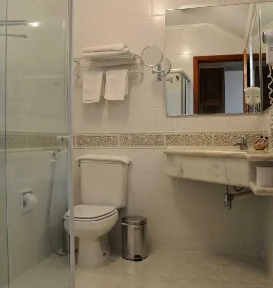 Standard Kolmen Hengen Huone, Pousada Villa Capivary Campos Do Jordão