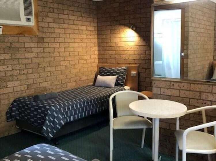 חדר משפחתי, Muswellbrook Motor Inn
