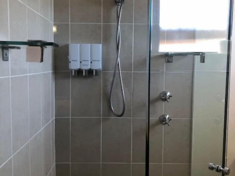 Семейный Номер, Muswellbrook Motor Inn