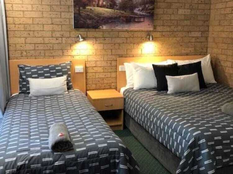חדר משפחתי, Muswellbrook Motor Inn