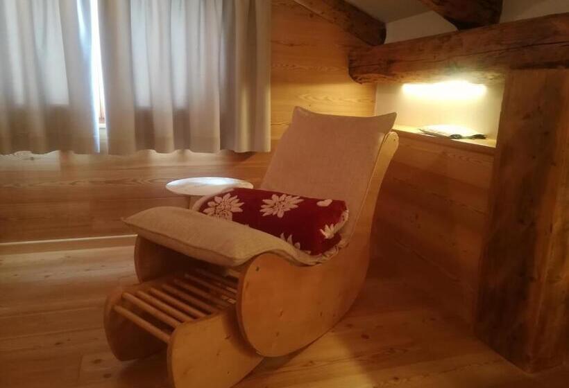 غرفة دور أخير, Albergo Pa  Krhaizar