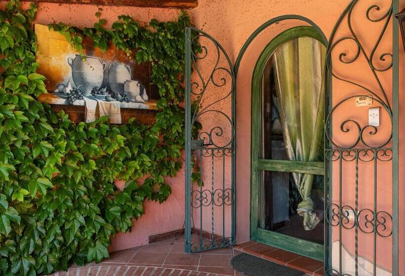 חדר סטנדרט נוף לבריכה, Guest House Villa Verde   Short Term Room Rentals