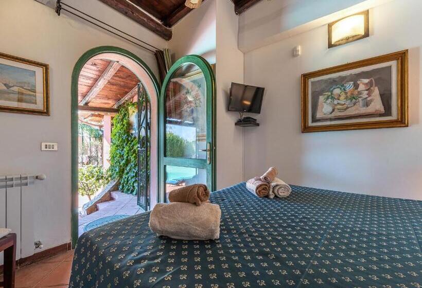 חדר סטנדרט נוף לבריכה, Guest House Villa Verde   Short Term Room Rentals