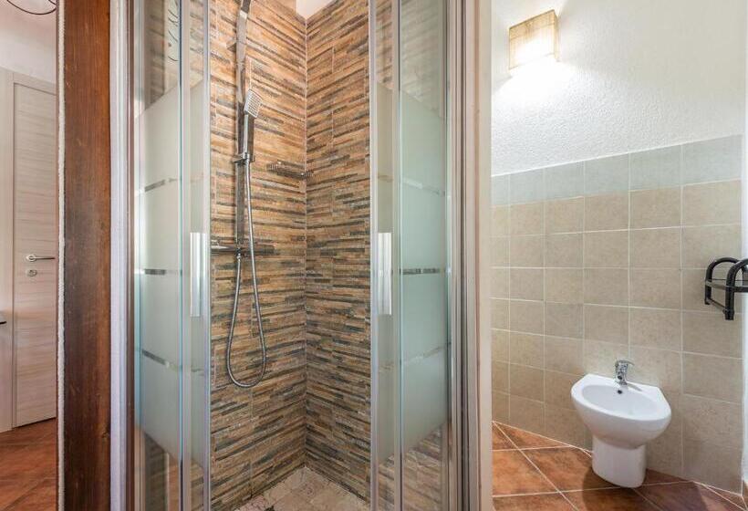 חדר סטנדרט נוף לבריכה, Guest House Villa Verde   Short Term Room Rentals