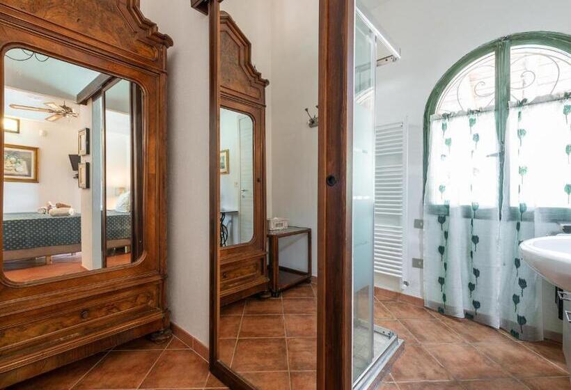 חדר סטנדרט נוף לבריכה, Guest House Villa Verde   Short Term Room Rentals