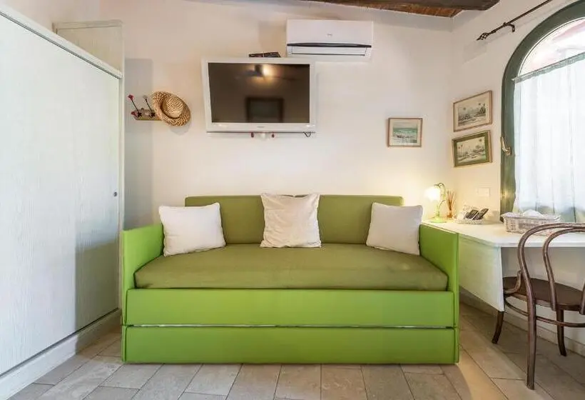 庭の見えるスタンダードトリプルルーム, Guest House Villa Verde Short Term Room Rentals