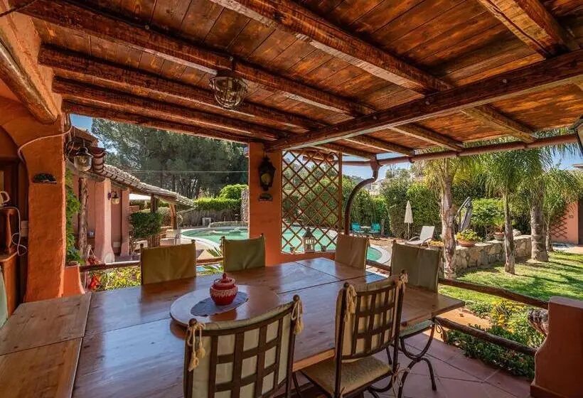 庭の見えるスタンダードトリプルルーム, Guest House Villa Verde Short Term Room Rentals