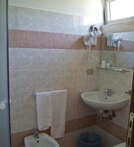 غرفة قياسية, Albergo La Marinella