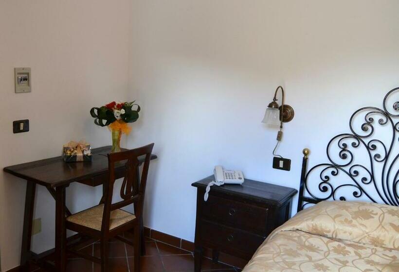 اتاق استاندارد چهارنفره با چشمانداز باغ, Bucaneve