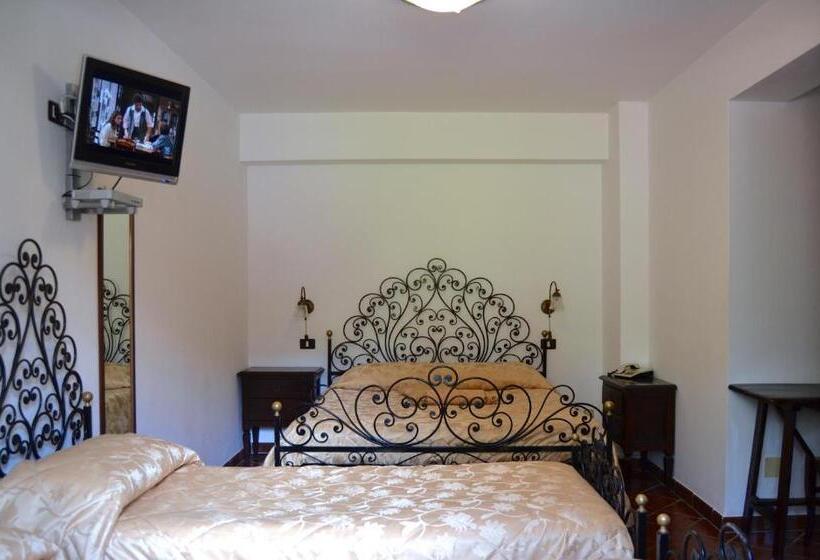 اتاق استاندارد سه نفره, Bucaneve