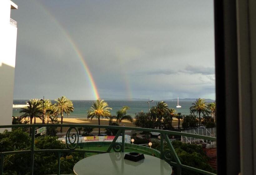 غرفة قياسية مطلّة علي البحر, L Ilot Fleuri