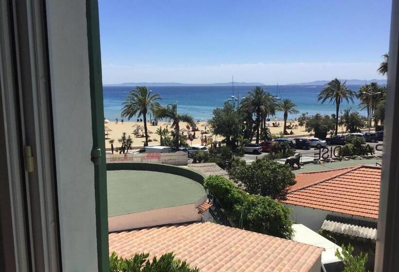 غرفة قياسية مطلّة علي البحر, L Ilot Fleuri