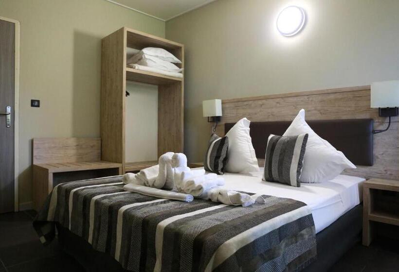 수피리어 룸, Le Banana's