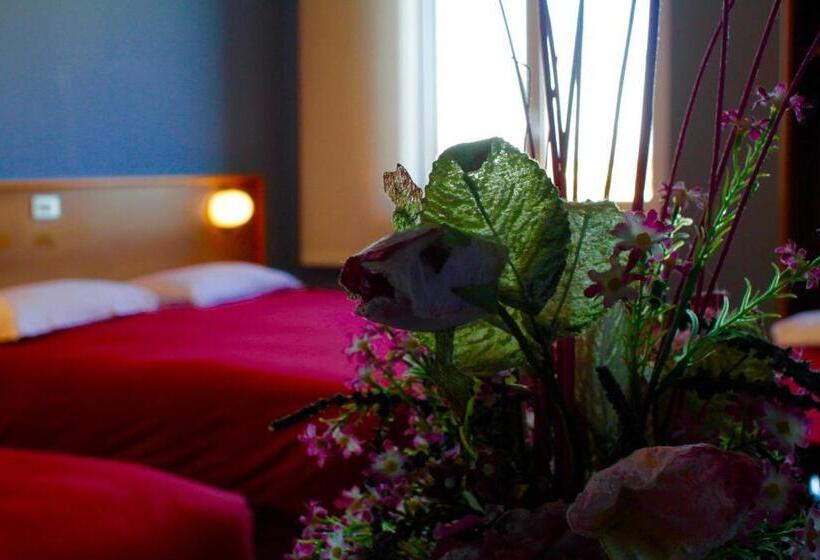 四人标准间, Monumento