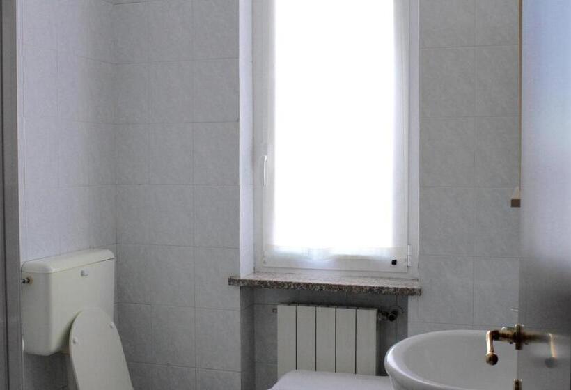 四人标准间, Monumento