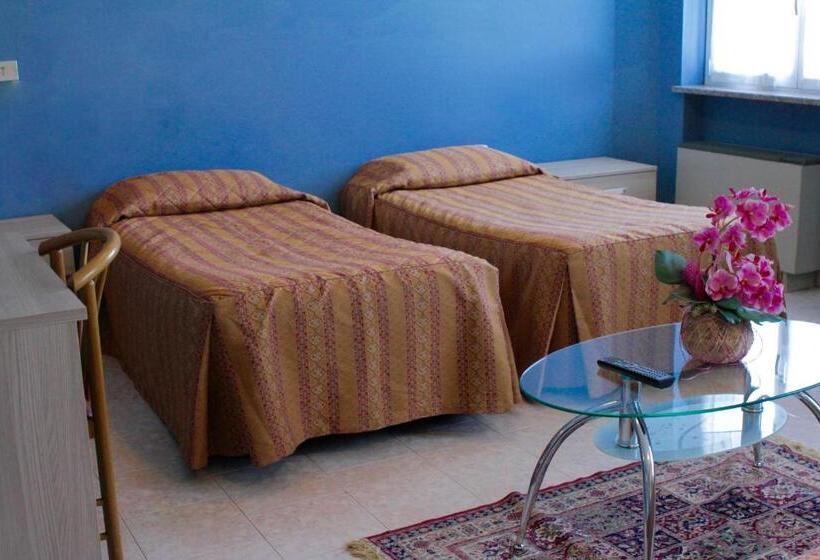 四人标准间, Monumento