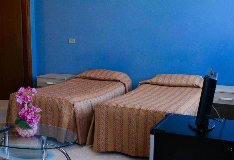 四人标准间, Monumento