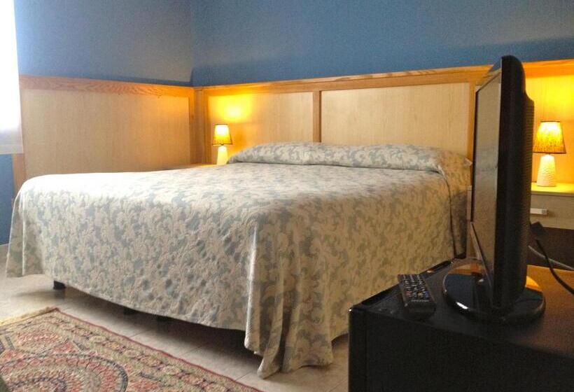 四人标准间, Monumento