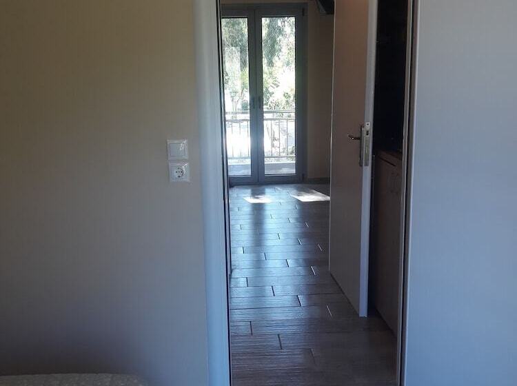 شقة غرفة واحدة, Nefeli