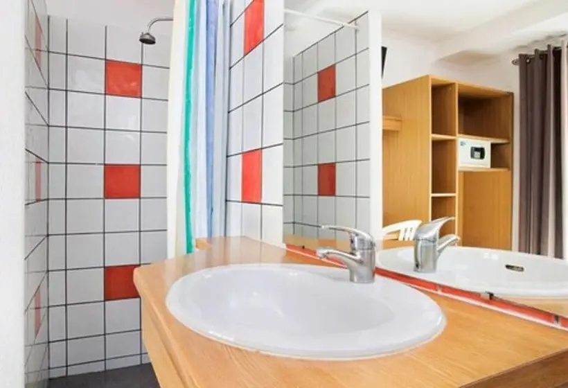اتاق استاندارد با سرویس بهداشتی مشترک, Auberge Internationale Des Jeunes