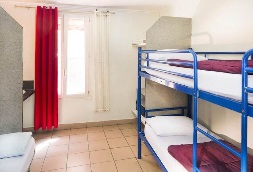 اتاق استاندارد سه تخته با سرویس بهداشتی مشترک, Auberge Internationale Des Jeunes