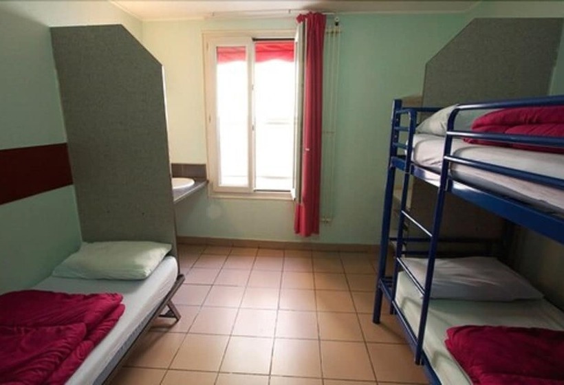 اتاق استاندارد سه تخته با سرویس بهداشتی مشترک, Auberge Internationale Des Jeunes