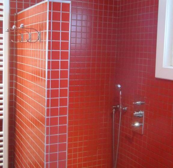 חדר סופריור לשלושה, Atlas B&b