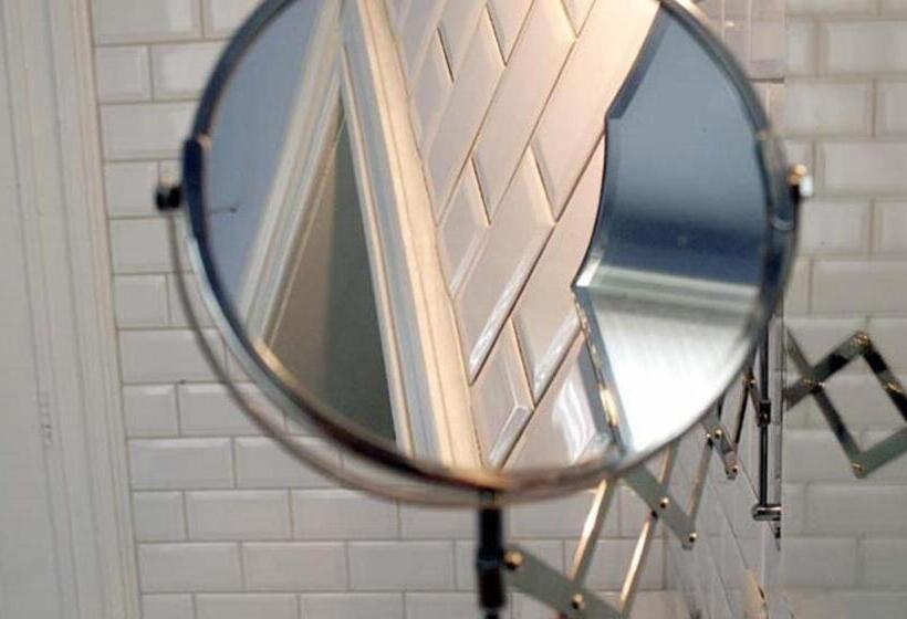 חדר סופריור לשלושה, Atlas B&b