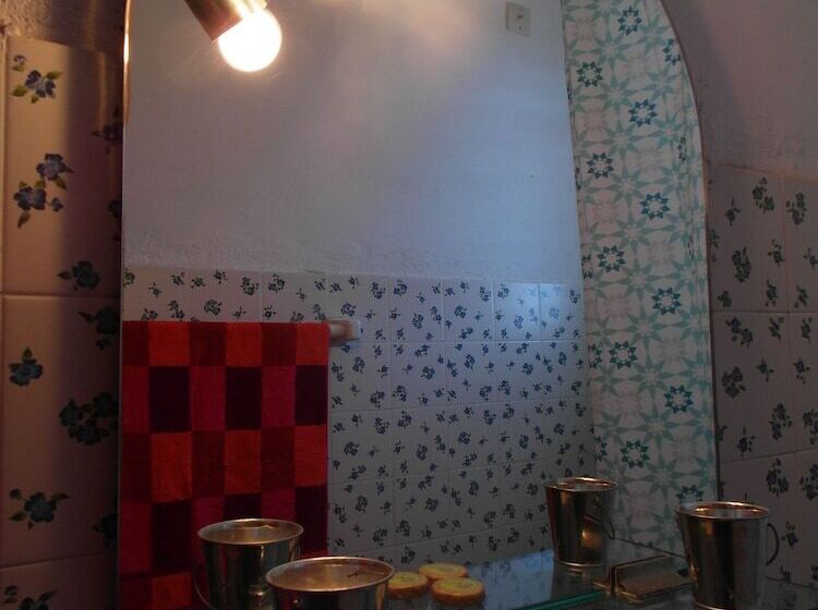 آپارتمان اکونومی 1 خوابه, Eri Studios