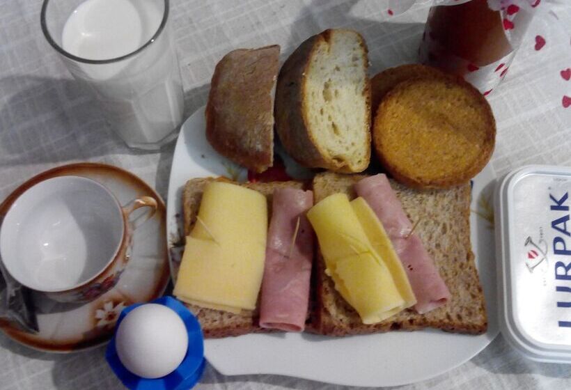 آپارتمان خانوادگی 2 خوابه, Eri Studios