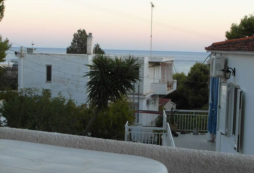 آپارتمان خانوادگی 2 خوابه, Eri Studios