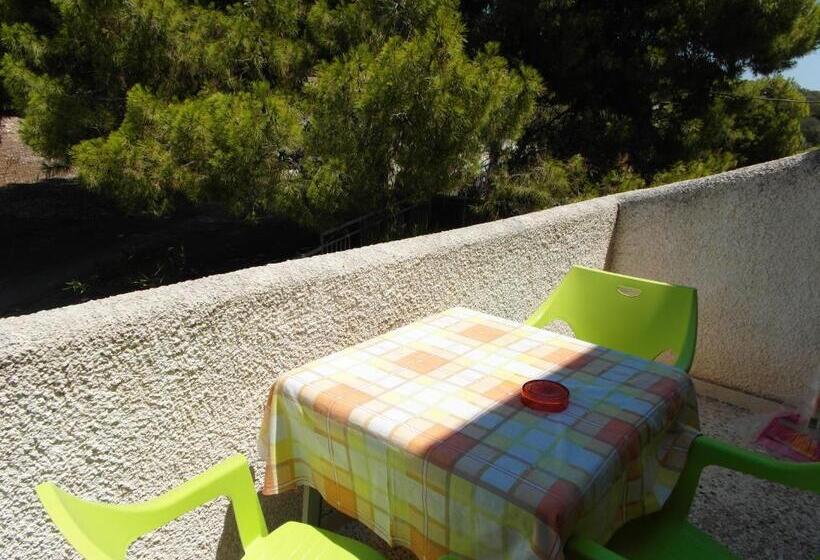 آپارتمان اکونومی 1 خوابه, Eri Studios