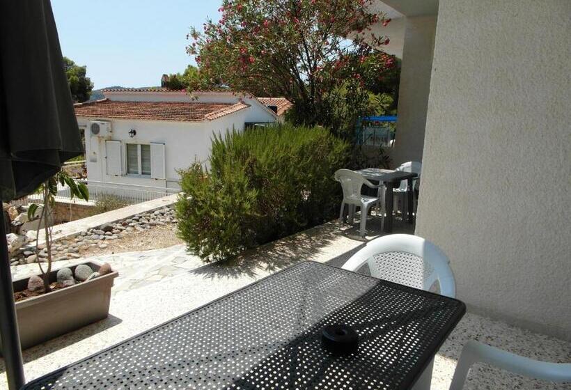 آپارتمان خانوادگی 2 خوابه, Eri Studios