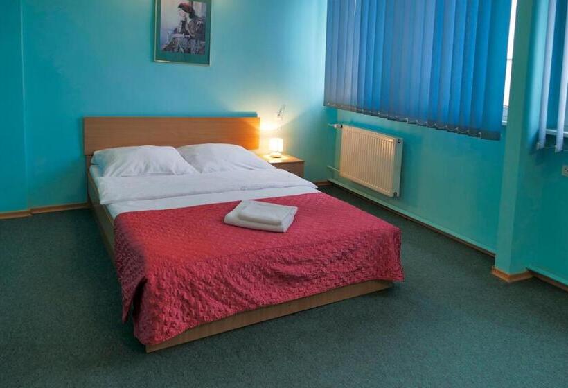 חדר סטנדרט יחיד, Chemik