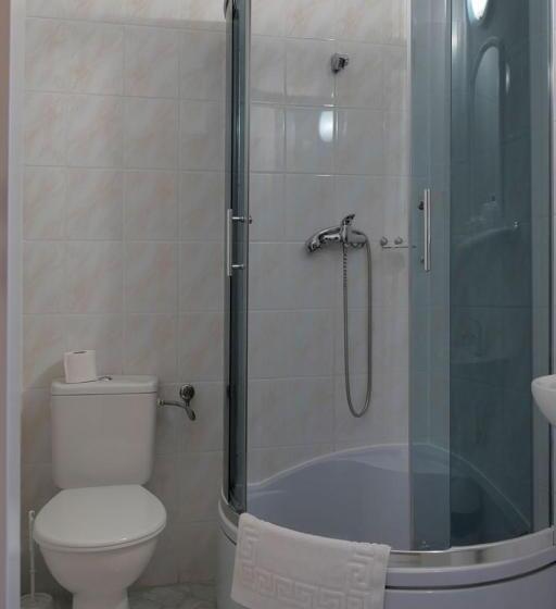 חדר סטנדרט לשלושה, Chemik