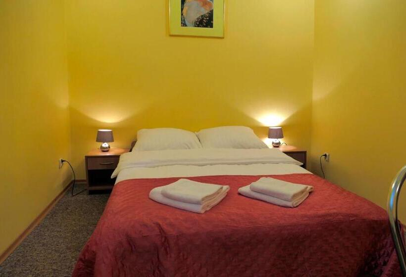 חדר דלוקס, Chemik