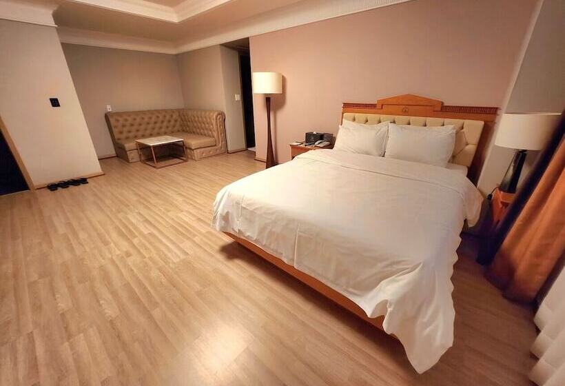 غرفة ديلوكس, Gwangju Empire