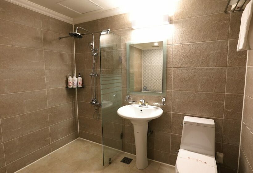 غرفة قياسية, Gwangju Empire