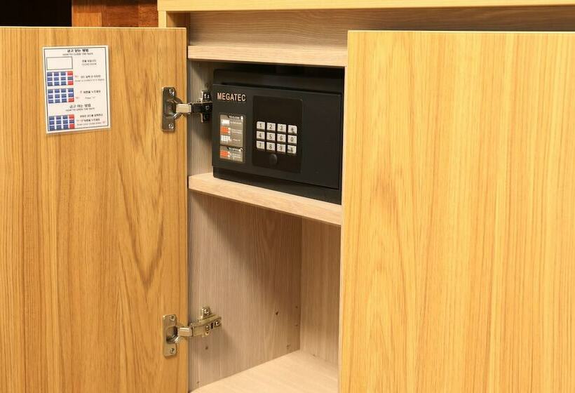 غرفة قياسية, Gwangju Empire