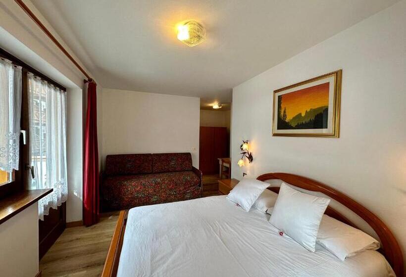 Pokój Czteroosobowy Standard z Balkonem, B&b Cèsa Planber Mountain View Ski In Ski Out