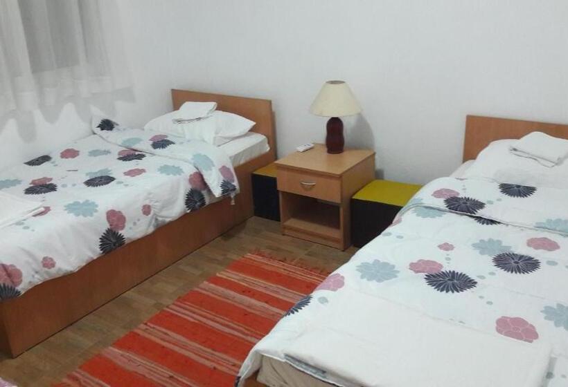 اتاق استاندارد سه نفره, Hostel Hercegovina