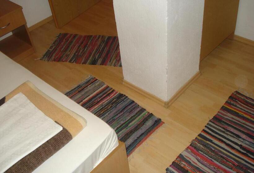 اتاق استاندارد با سرویس بهداشتی مشترک, Hostel Hercegovina