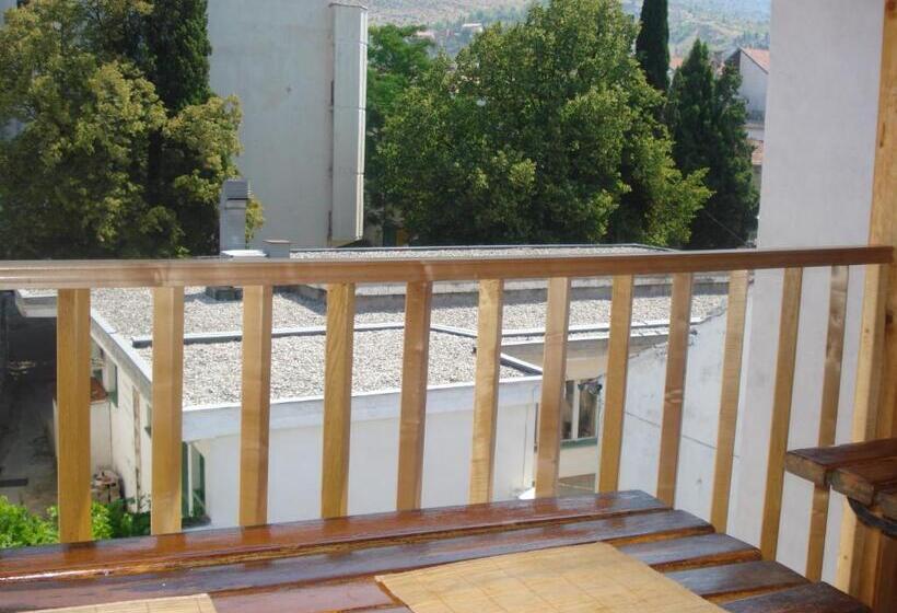 اتاق استاندارد با سرویس بهداشتی مشترک, Hostel Hercegovina