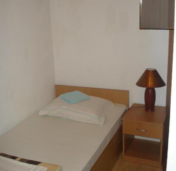 اتاق استاندارد با سرویس بهداشتی مشترک, Hostel Hercegovina