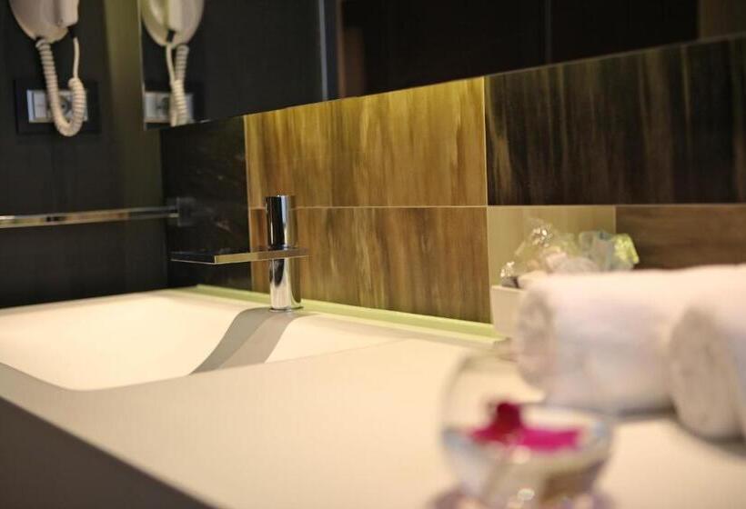 اتاق استاندارد, In