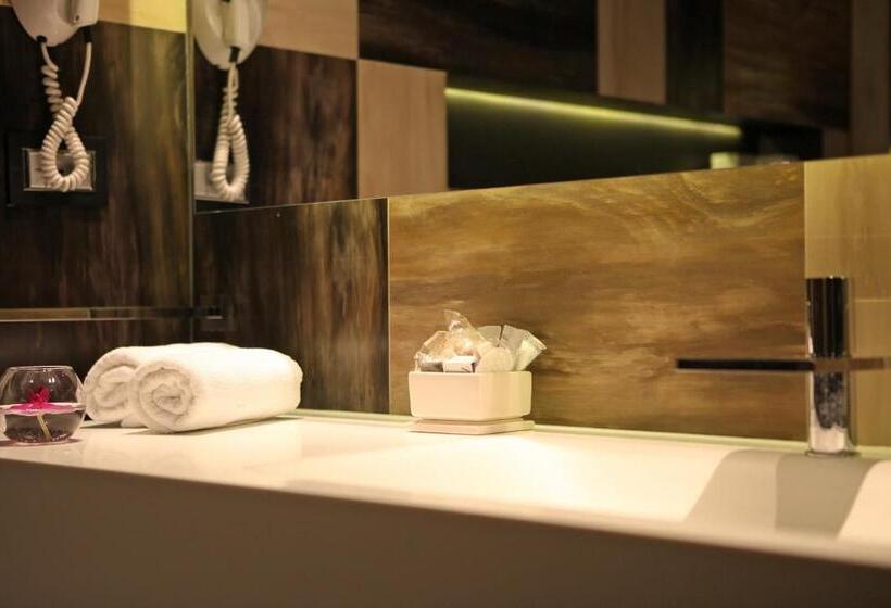 اتاق استاندارد, In