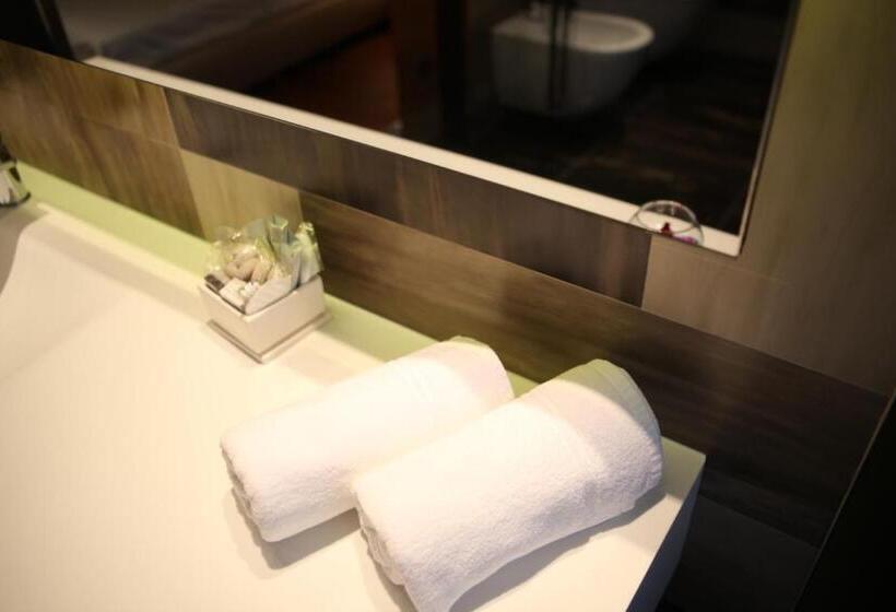 اتاق لوکس یک تخته, In