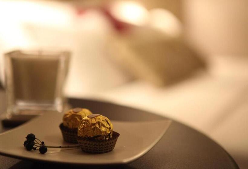 اتاق لوکس یک تخته, In