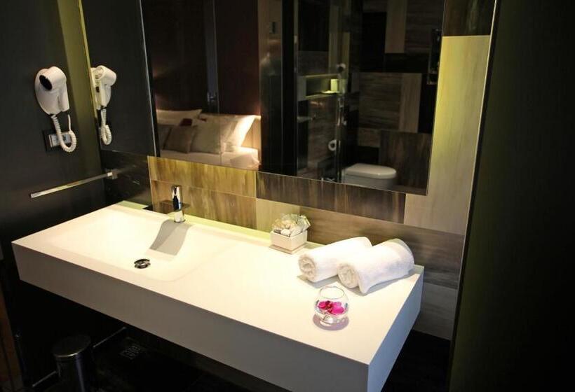 اتاق استاندارد, In